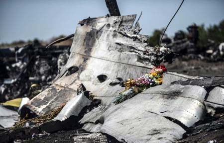 Một mảnh vỡ của máy bay MH17 tại Ukraine.
